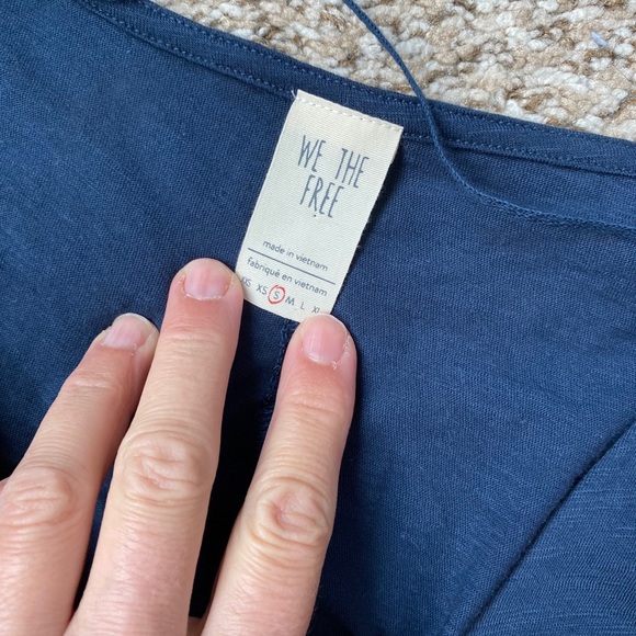 WE THE FREE CROP TOP SIZE SMALL DEEP V - Picture 3 of 5